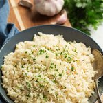 <b>따끈</b>한 밥에 버터 한 조각