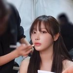 <b>지젤</b> 메컵받는거 예쁘다