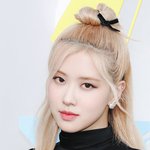 <b>지구</b> 밖에서 봐도 아이돌이 틀림없어