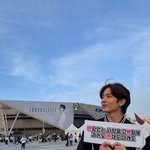 백현 콘서트에 나타난 잘생긴 남팬