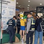 "치마에 가발까지"⋯수영장 여자 탈의실에 <b>잠입</b>한 여장남자 검거