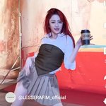 허윤진 <b>크롭탑</b>좀 그만 입히면 안되나