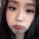 지수는 자기가 귀여운 걸 아는 거 같다