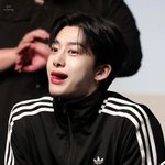 카메라가 미모를 다 못 담아서 속상하네