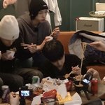 오른손잡이 보다 <b>왼손</b>잡이가 더 많은 아이돌 그룹