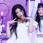 아일릿 <b>윤아</b> ㄹㅇ혼자 너무 튐