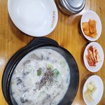 흐린 날씨에 <b>뜨끈</b>한 국물