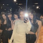 테디가 자기네 그룹 아니라고 막하는 느낌