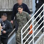 강원<b>FC</b> 축구 경기 직관 갔다가 사진 찍힌 방탄 뷔