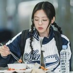 [드루와] 제니 안경에 야구<b>점퍼</b> 땋은머리 조카 ㄱㅇㅇ,,,