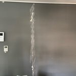 [꼭조언부탁] 전 세입자가 <b>벽지</b>에 칼질을 해놨습니다 (사진)