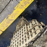 <b>물웅덩이</b>에 비친 풍경은?