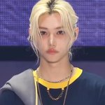 <b>필릭스</b> 얼굴 물 올랐네