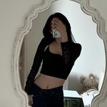 한소희, 결별 후 근황…<b>늘씬</b> 허리 뽐내며 "생각 고쳐 잡으려 노력...