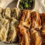 속 가득 찬 <b>쫄깃</b> 바삭한 만두들