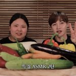 [댓글부탁해] 다소 신박한 생야채 <b>ASMR</b> 영상
