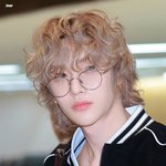 금테 안경이 신의<b>한수</b>