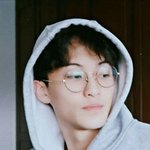 '안경남'의 매력을 모르는 자와 <b>겸상</b> 안 함