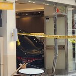 <b>대낮</b> 카페로 차량 돌진해 ‘날벼락’… 부상자 7명 중 3명은 생명...