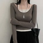 이 옷은 밑에 머 입어야댐?