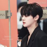 브랜드행사에서 얼굴 <b>폼</b> <b>미침</b>