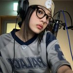<b>민지</b>는 모범생처럼 생겼는데