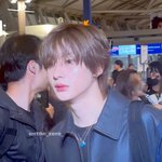 알티타고 있는 라이즈 앤톤 <b>속광</b> 메이크업 사진