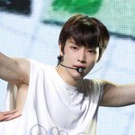 라이즈 <b>성찬</b> 근육에 클겨ㅠㅠ