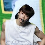 <b>성찬</b>은 얼굴도 얼굴인데 피지컬이 사기야