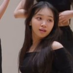 르세라핌 김채원 오늘따라 몸매가 왜 이렇게 별로지