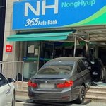 <b>대낮</b> 농협 은행에 차량 돌진