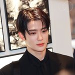 <b>눈코</b>입만 봤는데 숨이 턱턱 막히네