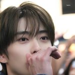 안 보고 간다고?이렇게 잘생겼는데?