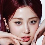 르세라핌 허윤진, “멤버들과 함께 있으면 자꾸 웃게 돼”