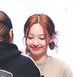 <b>말랑</b> 복숭아 손으로 누르지 마세요