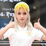 "아이돌이면 소통 좀 해" 전소연 코어팬 일침…비난 확산