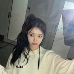 아이패드로 <b>거울샷</b> 찍는 여돌