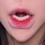[어케생각해] 이거 입술 <b>필러</b>때문에 이런거임?