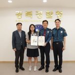 "아저씨 안돼요, 제발"…<b>투신</b> 남성 구한 여고생