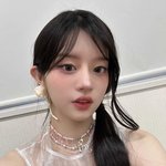 메인비주얼은 아일릿이 낫지않냐