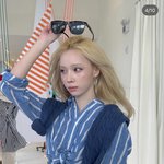 윈터 머리는 <b>탈색</b> 몇번한걸까
