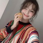 <b>반달</b> 눈웃음 구경할 사람