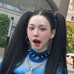 <b>셔츠</b> 하늘색으로 사는거 너무 흔하지??