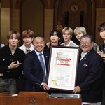 라이즈 <b>LA</b>시청가서 감사장받음