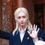 어쩜 이렇게 <b>화려</b>하게 생겼을까