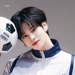 뭐야 내 <b>시선</b> 좀 놔줘요