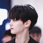 <b>진지</b>하게 너무 잘생겼다고 생각해