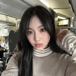 [댓글부탁해] <b>혜인</b> 이 사진 립 하고 블러셔 아는 사람 제발..ㅠㅠ
