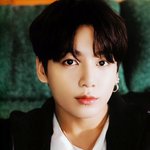 정국은 이목구비 따로보면 엄청 예쁜 건 아닌데
