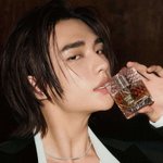 향수광고보다 <b>위스키</b> 광고같아